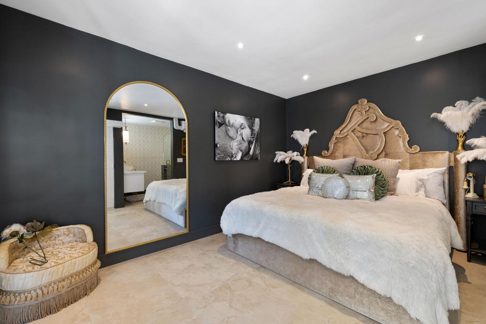 The Velvet Rope Ps Hotel 3*