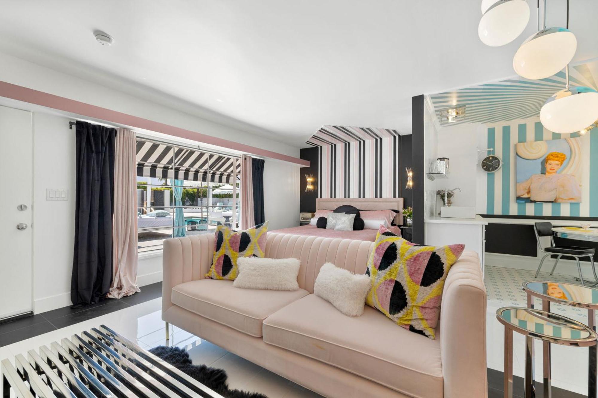 The Velvet Rope Ps Hotel