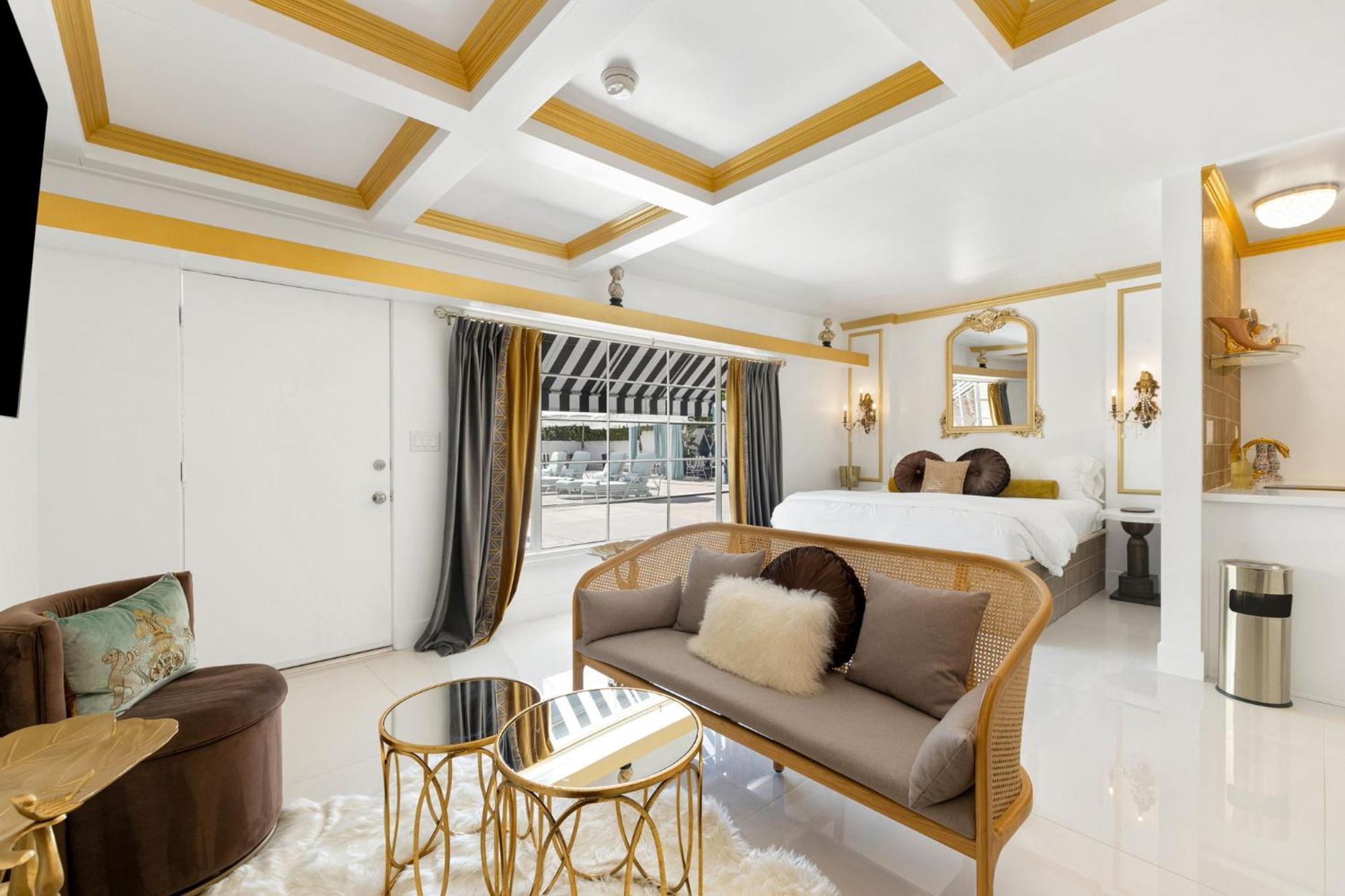 The Velvet Rope Ps Hotel 3*
