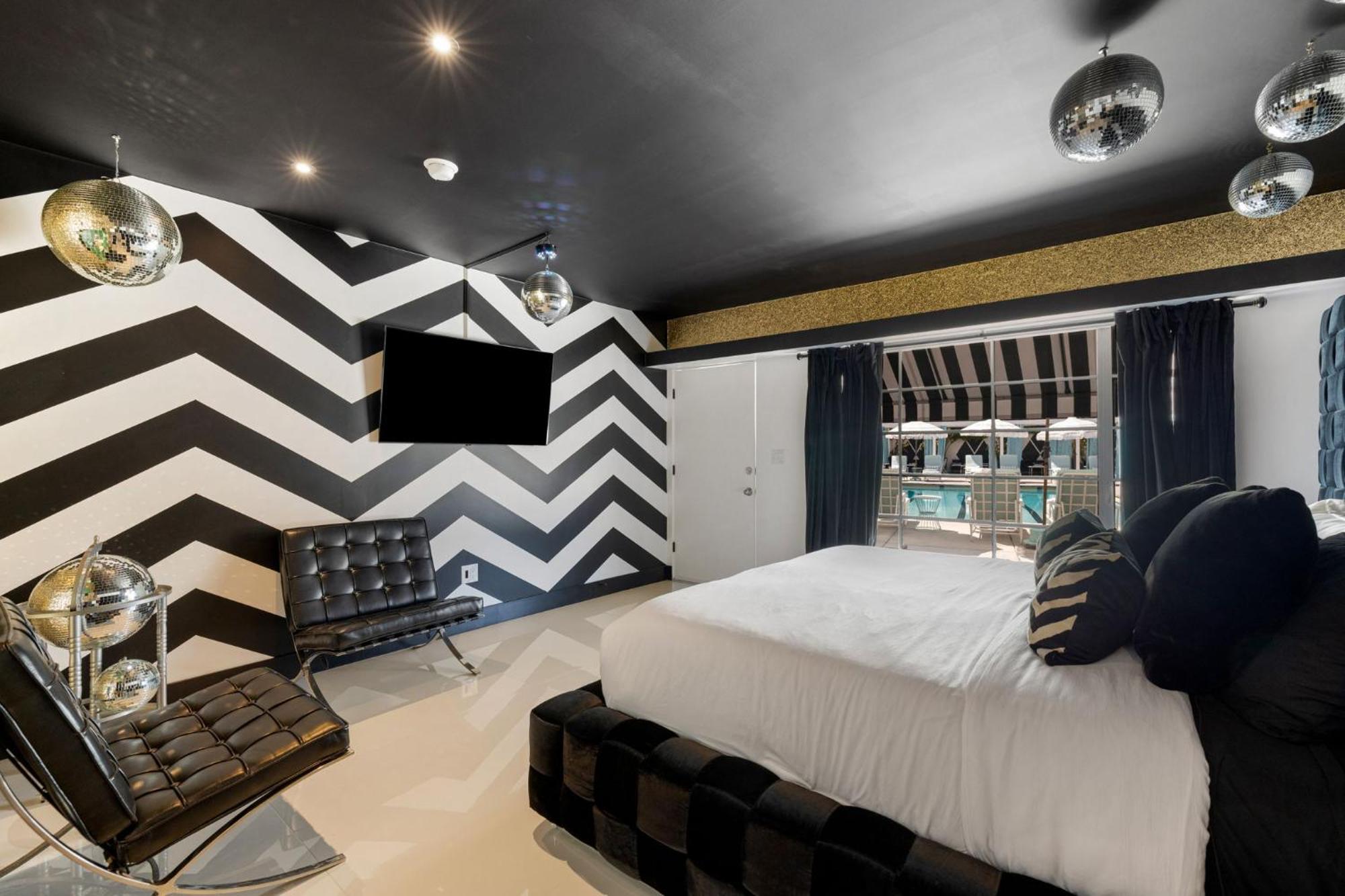 The Velvet Rope Ps Hotel