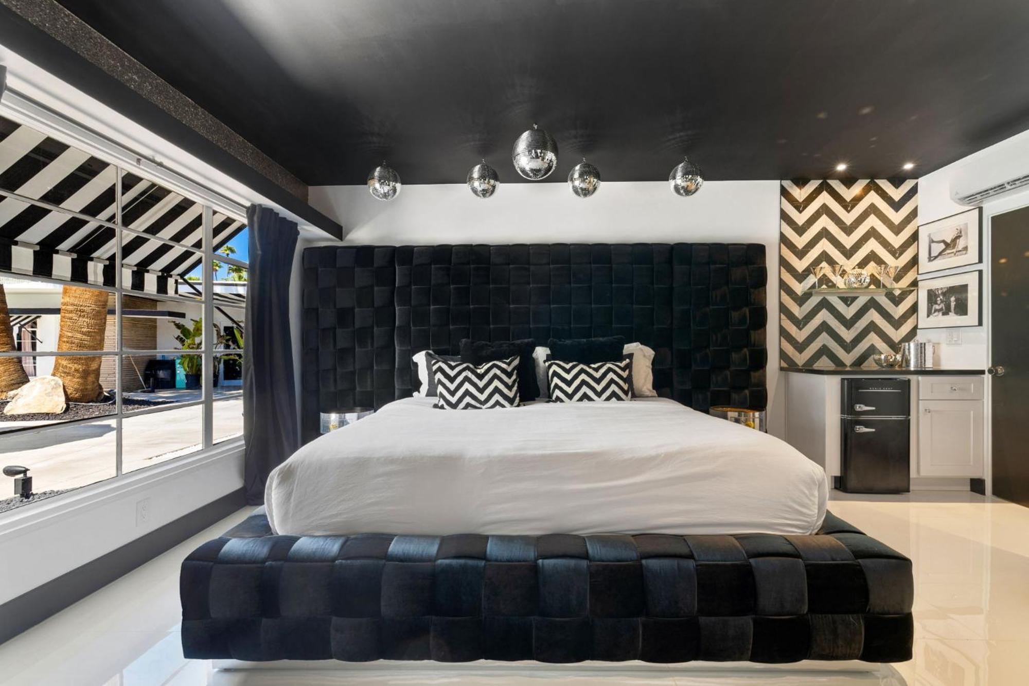 The Velvet Rope Ps Hotel 3*